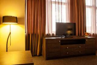 Отель Отель «President hotel» Ереван Улучшенный двухместный номер с 1 кроватью или 2 отдельными кроватями-12